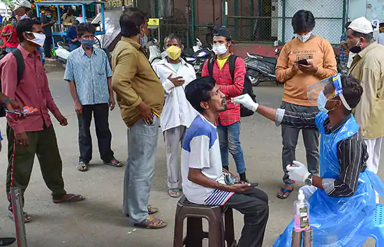 कोरोना के मामलों में गिरावट जारी, 24 घंटे में 8,586 नए केस, 42 की मौत