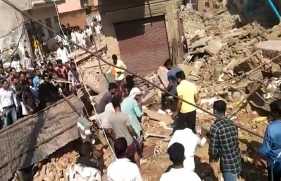 मध्य प्रदेश : मुरैना में पटाखा गोदाम में विस्फोट, दो बच्चों सहित चार की मौत, कई मलबे में दबे  
