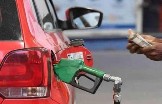 Thursday Petrol Diesel Prices  : दिवाली पर सस्ता हुआ पेट्रोल-डीजल, देखें आज की ताजा कीमत 