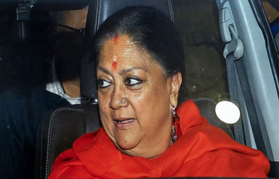 राजस्थान में मुख्यमंत्री के नाम को लेकर सस्पेंस बरकरार, अचानक दिल्ली पहुंची वसुंधरा राजे