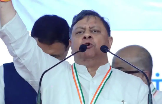 गुजरात में कांग्रेस का राष्ट्रीय अधिवेशन में दिया गया गजब का उदाहरण, एक बेटा सपा में, एक बीजेपी में और पिता कांग्रेस का शहर अध्यक्ष