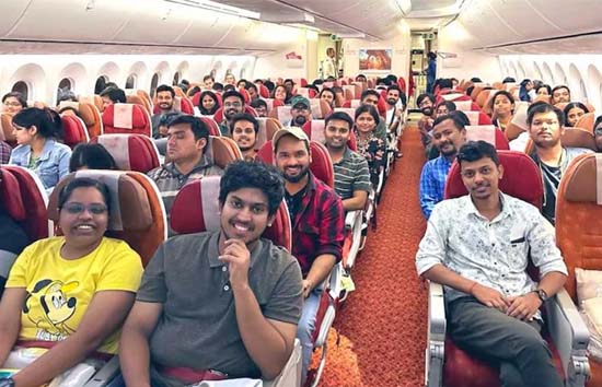 ऑपरेशन अजय : इजरायल से 212 भारतीय नागरिकों को लेकर स्वदेश पहुंचा विमान