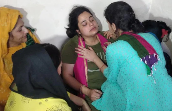 कश्मीरी पंडित राहुल भट्ट की हत्या का मामला, पत्नी ने लगाए गंभीर आरोप, जान का खतरा होते हुए भी नहीं मिली सुरक्षा 