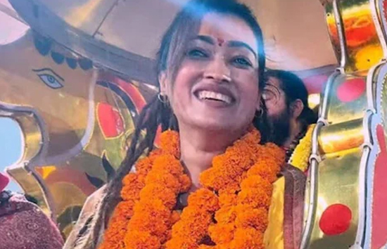 महाकुंभ से चर्चा में आई  हर्षा रिछारिया को लेकर विवाद! संत भड़के तो बचाव में उतरा अखाड़ा परिषद