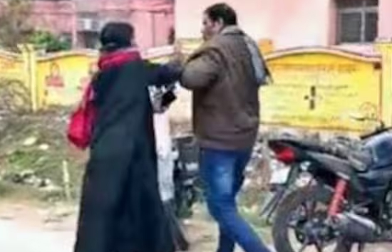 यूपी : हिन्दू महिला बुर्का पहनकर पहुंची रेस्टोरेंट, पति को दूसरी महिला के साथ पकड़ा, फिर उठाया खौफनाक कदम 