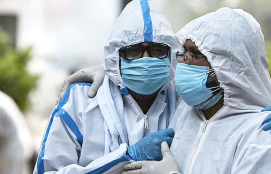 corona update in india : 24 घंटे में देश में कोरोना के 11,692 नए केस, 28 मरीजों गई जान 