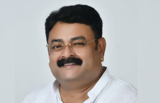 यूपी : सपा के एक और नेता पर लगा रेप का आरोप, सहयोगी महिला संगीन धाराओं में दर्ज कराया मुकदमा 