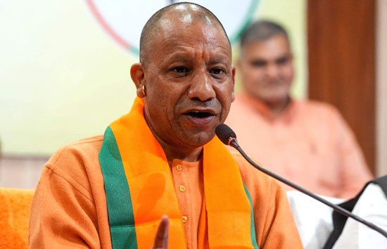 मिशन गड्ढामुक्त UP: त्योहारों से पहले सुधरेंगी सड़कें, सीएम योगी का कड़ा निर्देश