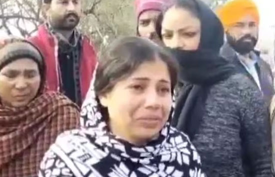 जानवर चराने गई महिला पर 20 कुत्तों ने किया हमला, मौत, एक महिला गंभीर 