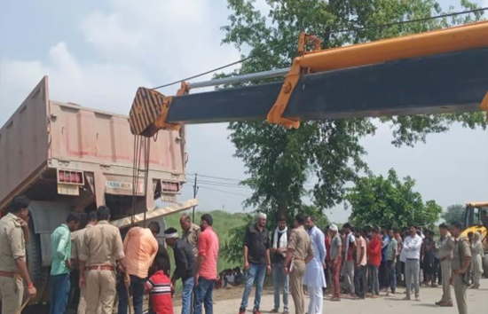 यूपी : सुल्तानपुर में भीषण सड़क हादसा, 6 लोगों की मौत, 2 गंभीर 