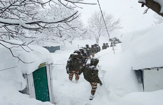 उत्तराखंड : चमोली हादसे पर PM मोदी ने CM धामी से की बात...अब तक 47 लोगों बचाया गया, 8 अभी फंसे 