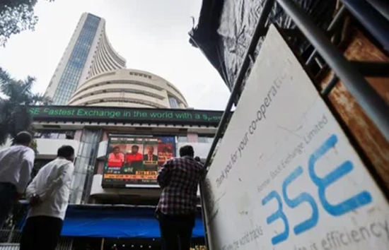 ​पीएम मोदी​ के GST पर ​​ऐलान ​के बाद शेयर बाजार ​में तेजी, सेंसेक्‍स 1100 अंक उछला