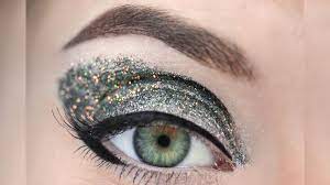 नॉर्मल मेकअप नहीं इस बार शादी-पार्टी में ट्राई करें ग्लिटर मेकअप