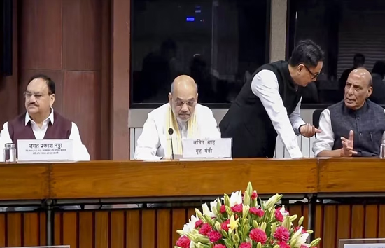 ऑपरेशन सिंदूर के बाद सर्वदलीय बैठक में एयरस्ट्राइक की हुई जमकर तारीफ, विपक्ष बोला-हम आपके साथ 