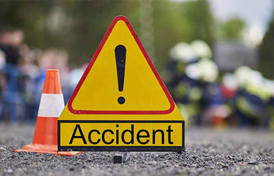 आजमगढ़ : तेज रफ़्तार कार और मोटरसाइकल में टक्कर, 5 की मौके पर मौत