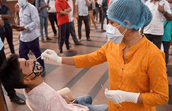 देशभर में तेजी से बढ़े कोरोना के केस, दिल्ली से बिहार बढ़ी टेंशन, ICMR-बोला घबराने की जरूरत नहीं 