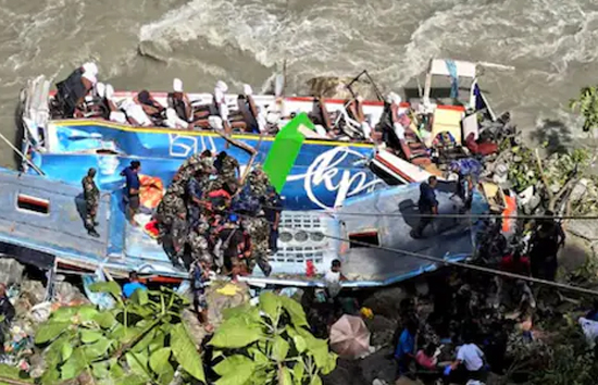 नेपाल बस हादसा : कुल 41 लोगों की गई जान, मदद के लिए चिल्ला रहे थे यात्री, स्थानीय लोगों ने बताया मौके का हाल 