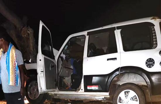 झारखंड : शादी से लौटते समय पेड़ से टकराई स्कॉर्पियो,  5 की मौत 