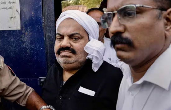 अतीक के प्रयागराज पहुंचने से पहले 25 पुलिसकर्मियों का हुआ तबादला, नैनी जेल में सुरक्षा के कड़े इंतजाम 