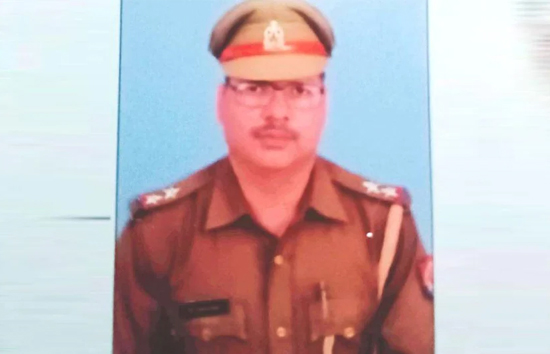 बाराबंकी  : दारोगा ने फांसी लगाकर दी जान, कमरे से मिलीं डिप्रेशन की दवाइयां और पर्चे 