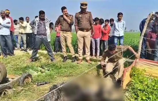 मैनपुरी : पत्नी से गैंगरेप के आरोपियों ने गवाह पति को जिंदा जलाया, परिजनों ने कपड़े से की शिनाख्त 