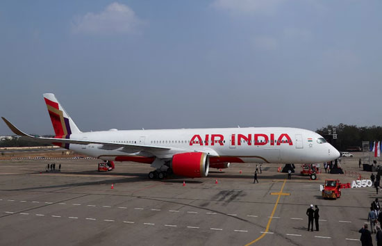 एयर इंडिया की फ्लाइट में लगी आग, यात्री उतरते समय हुआ हादसा