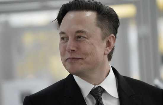 एलन मस्क के ट्विटर की कमान संभालते ही दो बड़े अधिकारियों की छुट्टी, नई भर्ती पर रोक