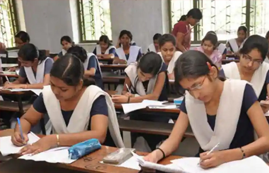 Up Board Exam : अंग्रेजी 12वीं का पेपर लीक, 24 जिलों में रद्द की गई परीक्षा