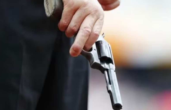 लखनऊ : पूर्व सांसद के पोते ने शराब के नशे की ताबड़तोड़ फायरिंग, पिस्टल की बट से लोगों को पीटा