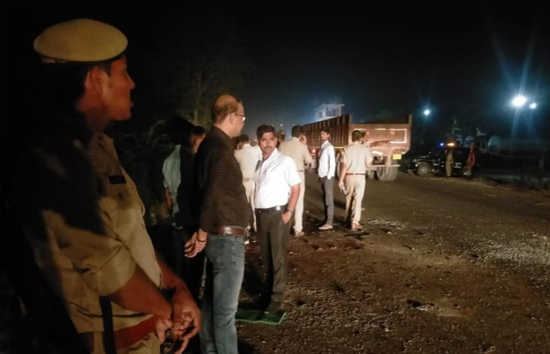 अमेठी  : शादी की खुशियां मातम में बदली, बोलेरो-ट्रक में आमने-सामने टक्कर, छह लोगों की मौत