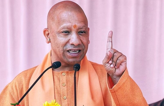 सीएम योगी ने 550 नव चयनित शिक्षकों को सौंपे नियुक्ति पत्र, बोले– सिफारिश से नहीं, मेहनत से मिलती है नौकरी 