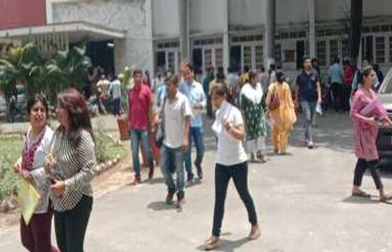 उत्तर प्रदेश : PCS-J परीक्षा में 50 छात्रों के बदले रिजल्ट, आंसरशीट में बदली हैंडराइटिंग, हेराफेरी का आरोप  