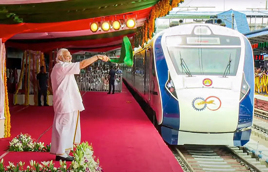 देश को आज एकसाथ मिलेंगी 9 वंदे भारत एक्सप्रेस, पीएम मोदी दिखाएंगे हरी झंडी