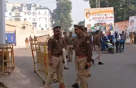 संभल जाने पर अड़े कांग्रेस नेता, दफ्तर के भारी संख्या में पुलिस तैनात, प्रदेश अध्यक्ष बोले-हमारा पहले से था प्लान 