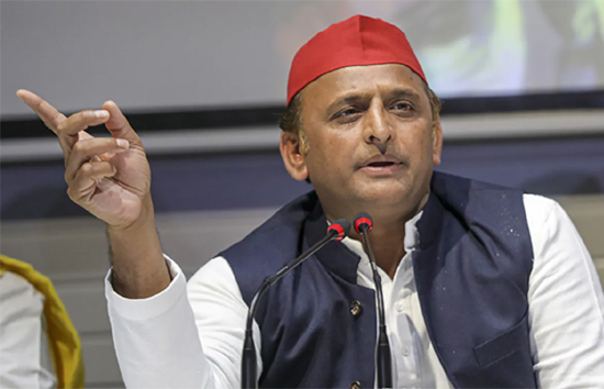 आजम खान की विधानसभा सदस्यता रद्द होने पर पहली बार बोले अखिलेश, कहा-सरकार लगा रही रही फर्जी मुकदमे  