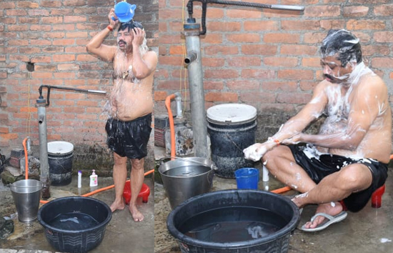 इस देसी अंदाज में नहाते दिखे योगी के मंत्री नंदी, सोशल मीडिया पर शेयर की तस्वीरें 