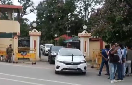 मणिपुर में अचानक हलचल, सरकार बनाने के राज्यपाल से मिले बीजेपी नेता, किया 44 विधायकों के समर्थन का दावा