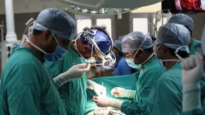 बेंगलुरु- डॉक्टरों ने एक 8 साल की बच्ची के पेट से क्रिकेट बॉल जितना बड़ा निकाला बालों का गुच्छा 