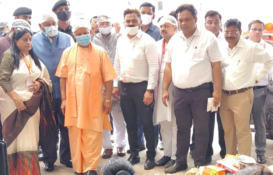 पीएम आवास योजना के निर्माणाधीन भवनों व गार्बेज फैक्टरी का  मुख्यमंत्री योगी ने किया निरीक्षण 