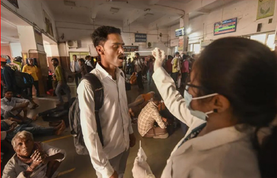 coronavirus update in india : देश में 24 घंटों में कोरोना के 3,451 नए मामले और 40 मौतें