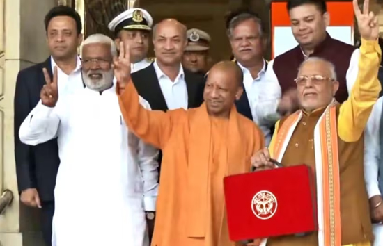 UP Budget 2025 :मेधावी छात्राओं को स्कूटी, युवाओं को बिना ब्याज लोन, 4 नए एक्सप्रेसवे...बजट में हुए बड़े ऐलान 