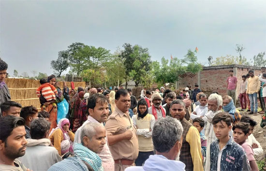 पत्नी की गला दबाकर हत्या कर पति ने शव नाले में गाड़ा 