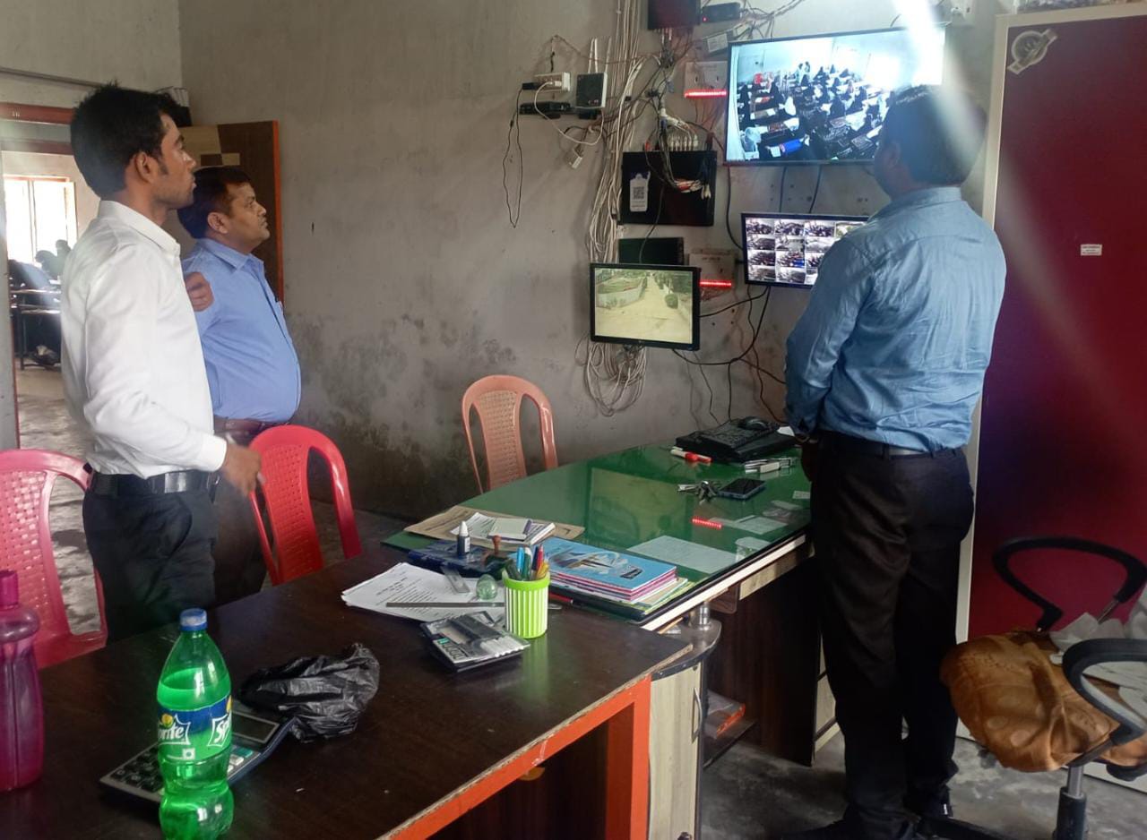 परीक्षा केंद्र का बीईओ ने किया निरीक्षण