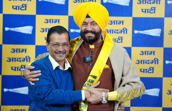 दिल्ली केजरीवाल ने चला बड़ा दांव...बहन ने बीजेपी तो भाई ने आप का थामा दामन 