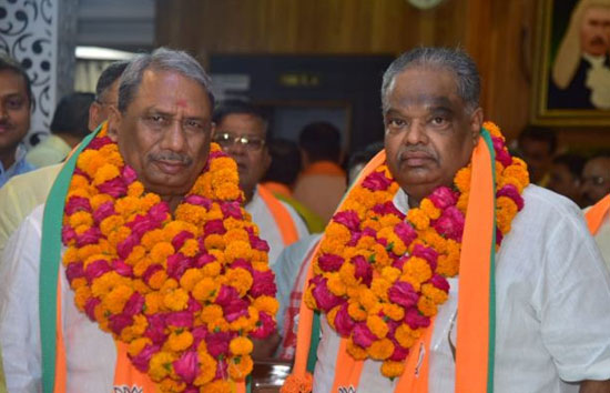 विधान परिषद सदस्य के लिए बीजेपी के पदमसेन चौधरी व मानवेन्द्र सिंह ने किया नामांकन