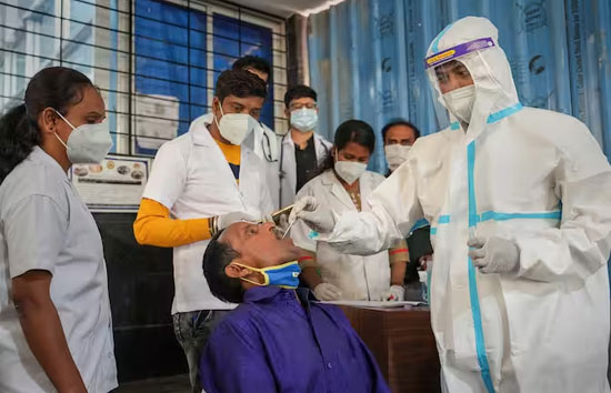 coronavirus in india  : कोरोना बढ़ाएगा मुश्किलें, 24 घंटे में 12193 नए केस, 42 मरीजों की मौत