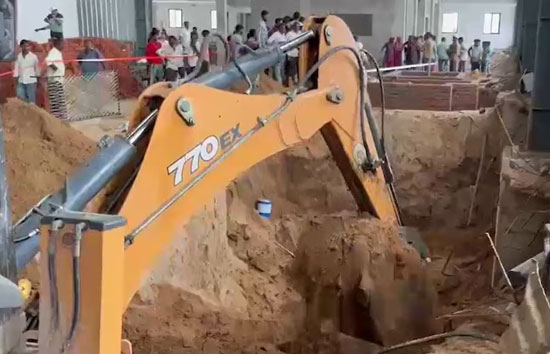 गुजरात : मेहसाणा में बड़ा हादसा, निर्माण स्थल पर मिट्टी धंसी, 7 मजदूरों की मौत