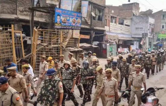 बाबरी विध्वंस पर यूपी में हाई अलर्ट, मथुरा और संभल में पुलिस और आरआरएफ की कंपनी तैनात 