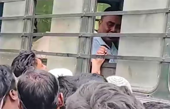 ममता बनर्जी के पोस्टर बॉय शाहजहां शेख का वीडियो रोने का वीडियो वायरल, बीजेपी बोली बलात्कारी का स्वैग गायब 