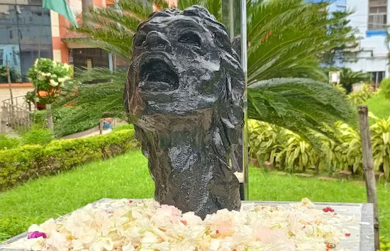 आरजी कर मेडिकल कॉलेज में लगी रेप-हत्या की शिकार 'पीड़िता' की प्रतिमा, सोशल मीडिया पर बवाल 